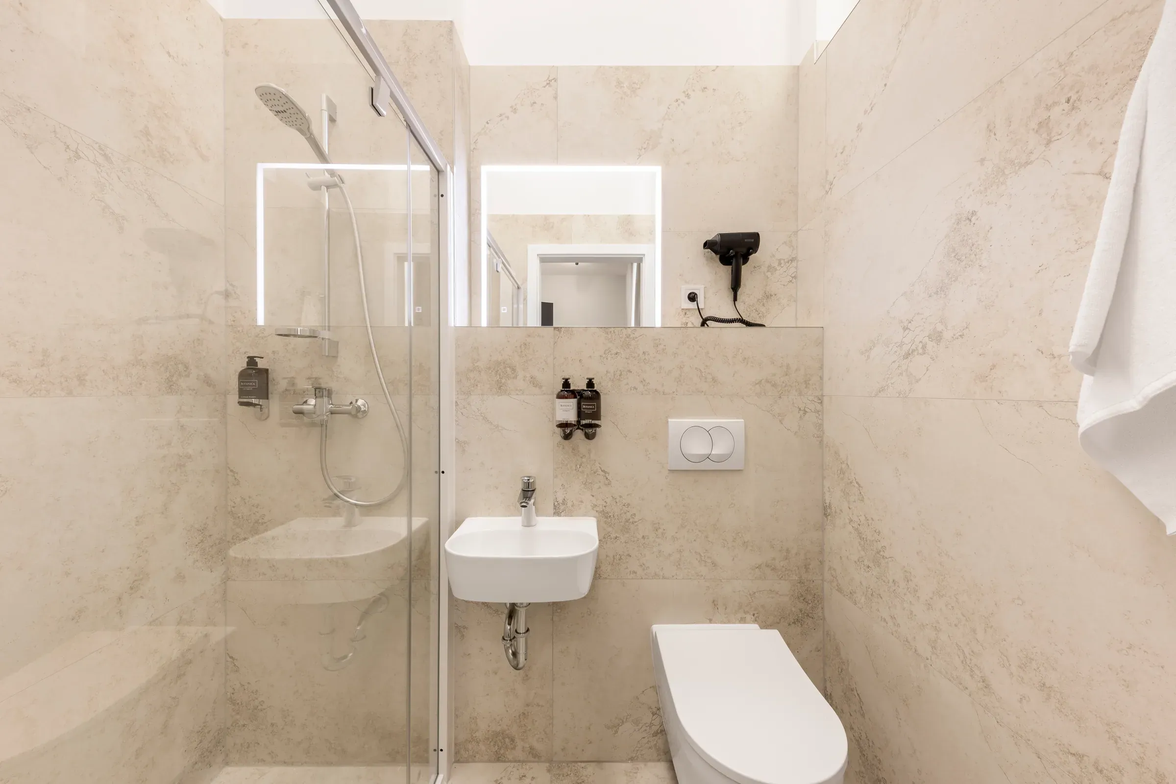 Single Room with Balcony — Fotka 3