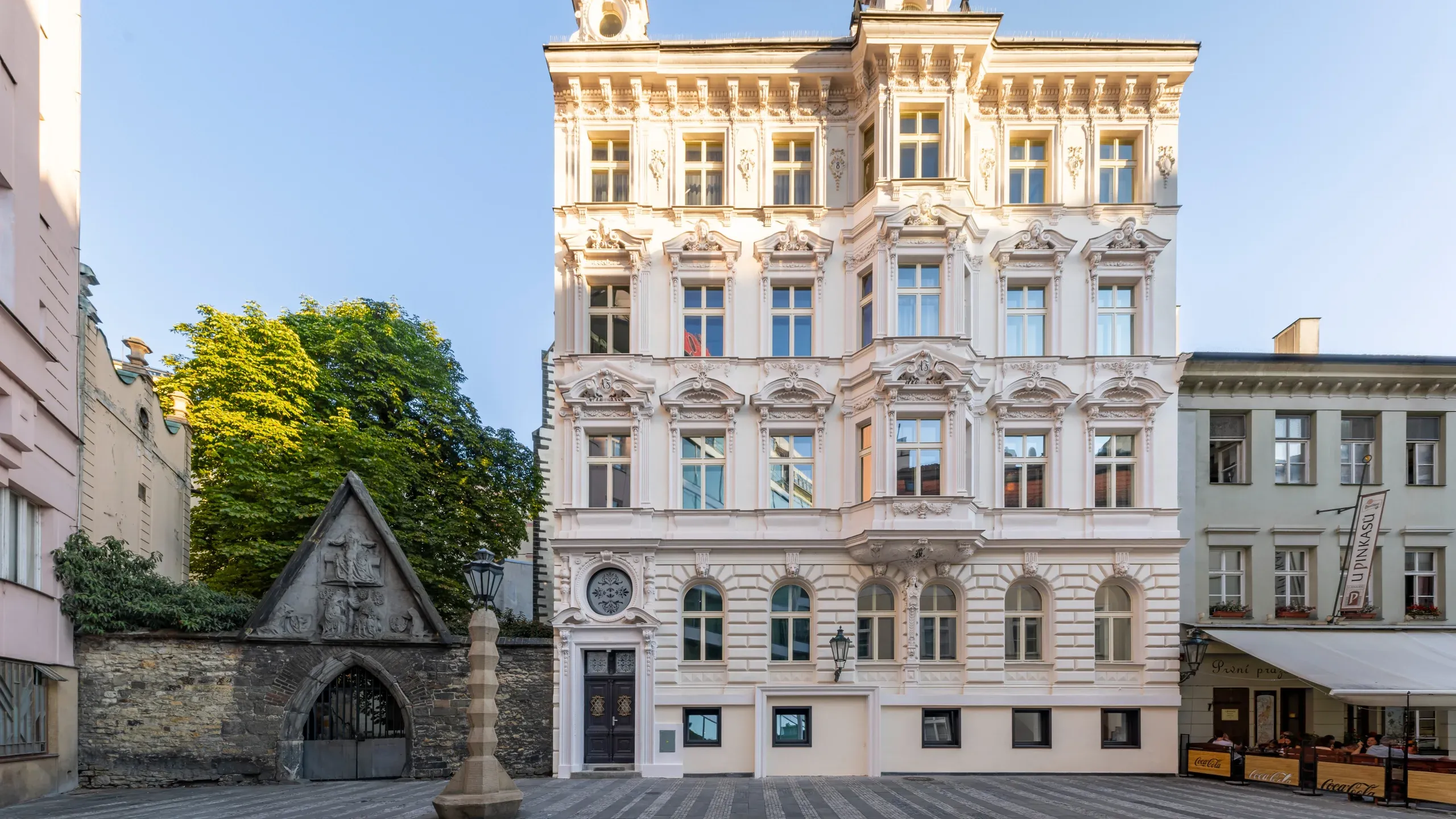 Youngmann House — fasáda v centru Prahy